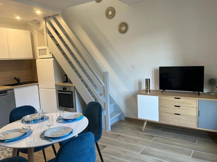 Appartement Duplex, 300 M De La *